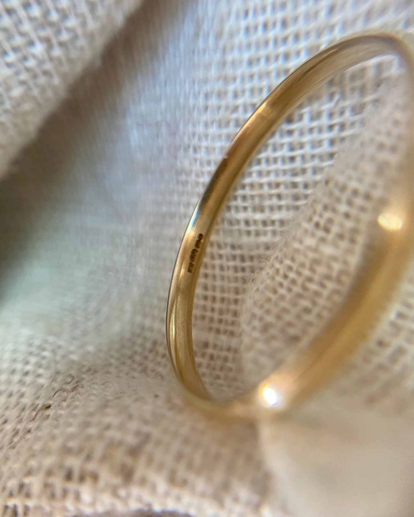 Vintage 9ct Gold 1.9mm Band | Size T