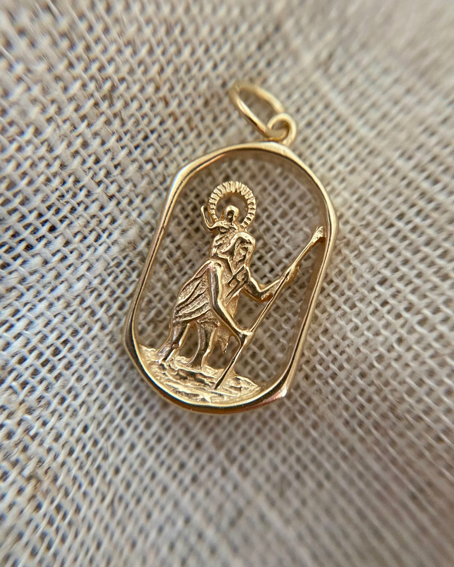 Preloved 9ct Gold St Christopher Pendant