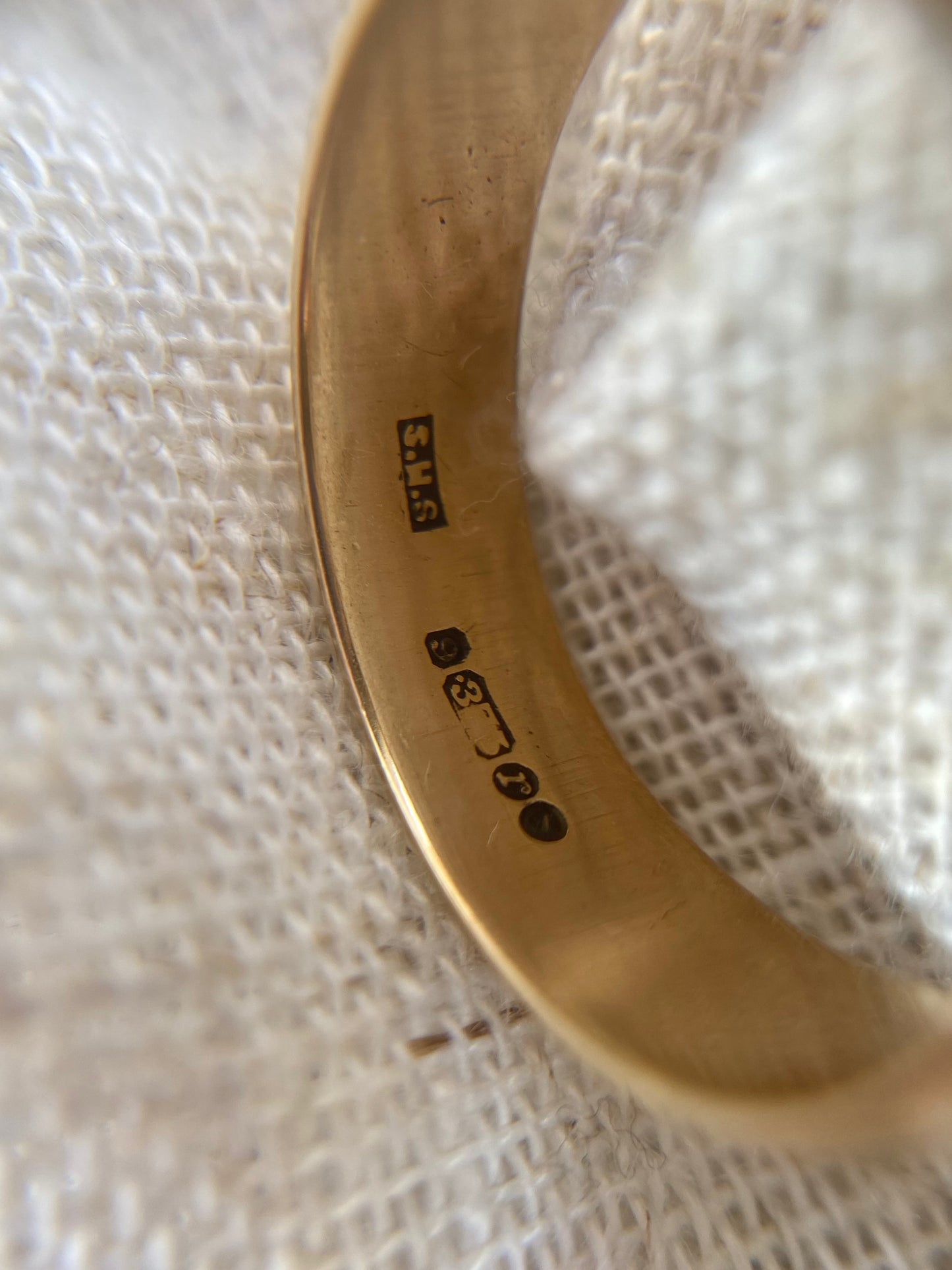 Vintage 9ct Gold Floral Band