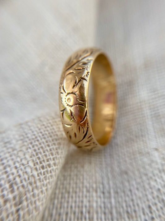 Vintage 9ct Gold Floral Band