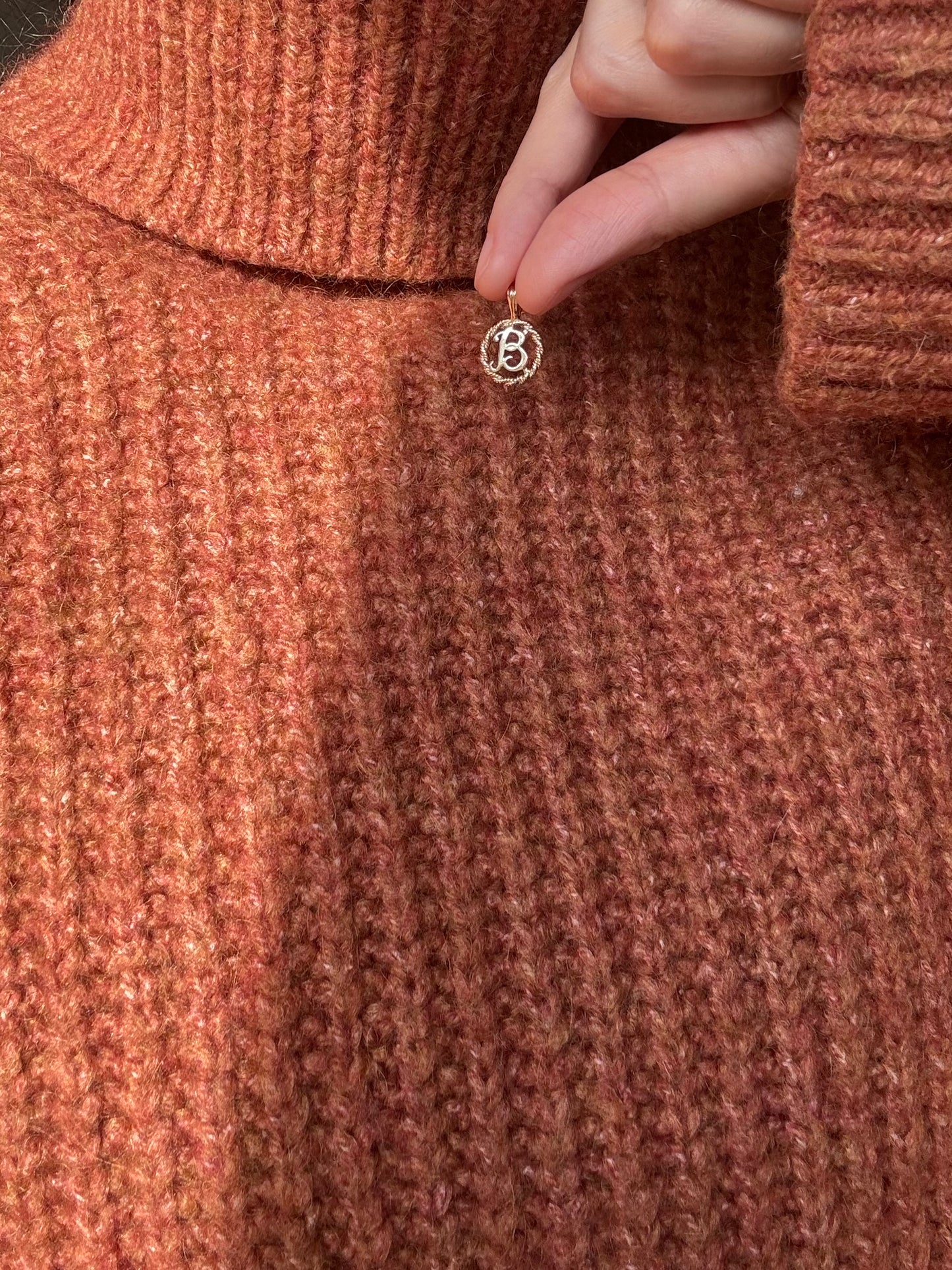 🌟 Preloved 9ct Gold Letter "B" Pendant