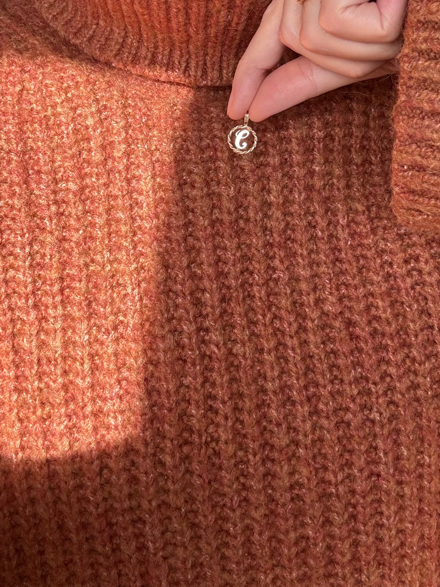 🌟 Preloved 9ct Gold Letter "C" Pendant