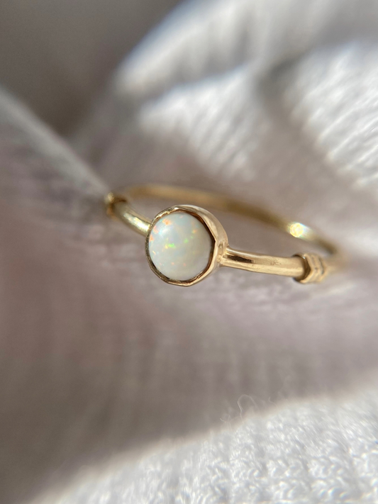 Vintage 9ct Gold Dainty Opal Ring