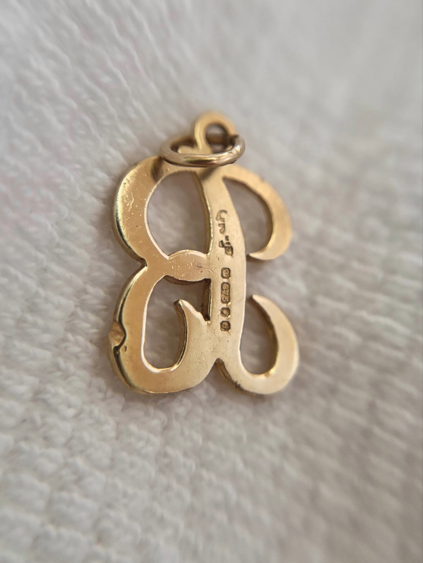 Vintage 9ct Gold Letter B Pendant