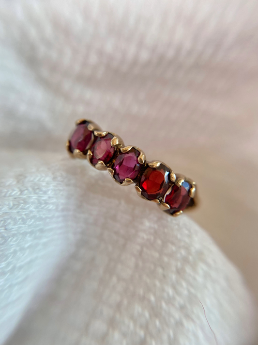 Vintage 9ct Gold 5 Stone Garnet Ring