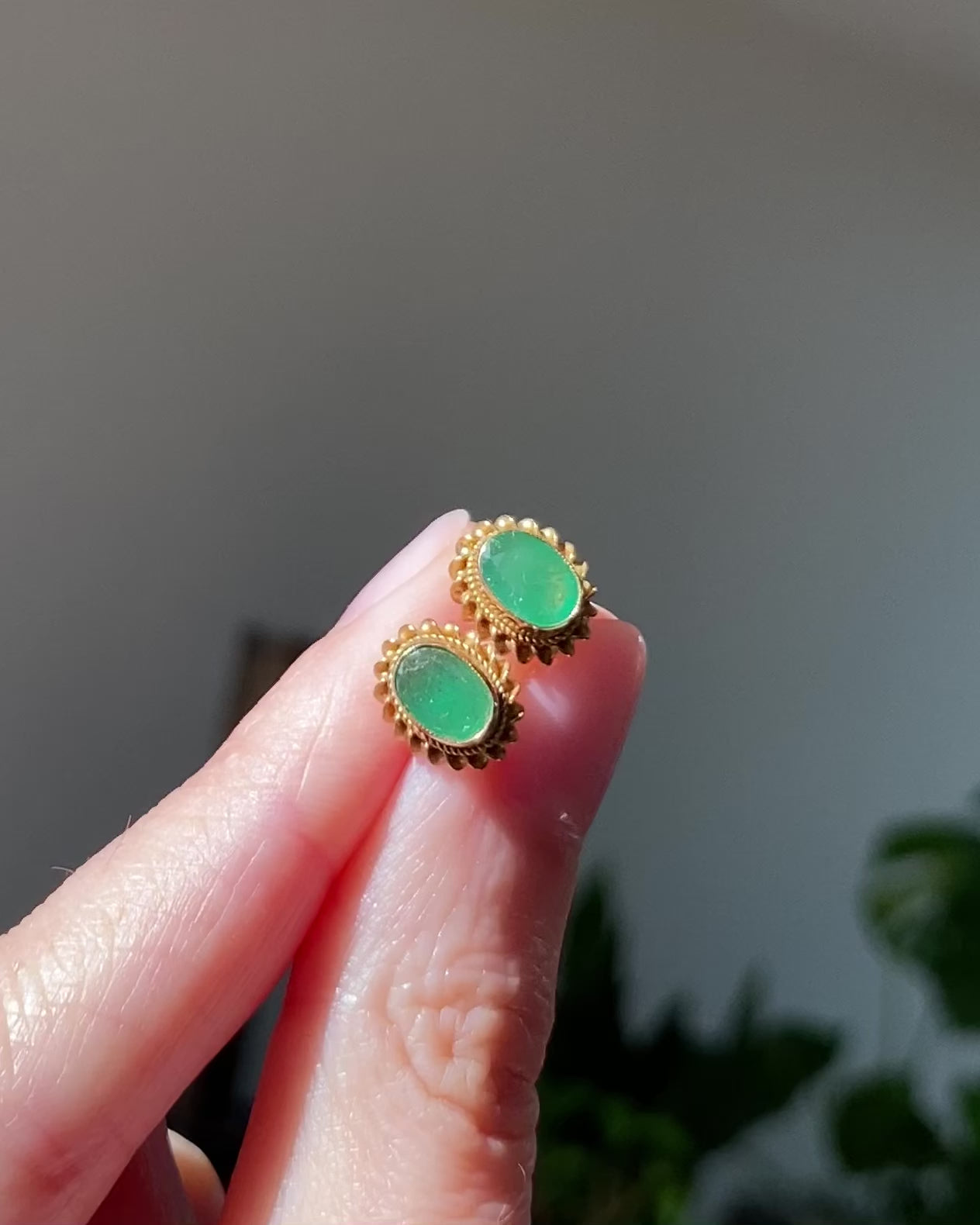 9ct gold emerald shops earrings